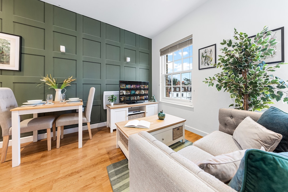 Stunning 1 Bed Apartment Near Heathrow London