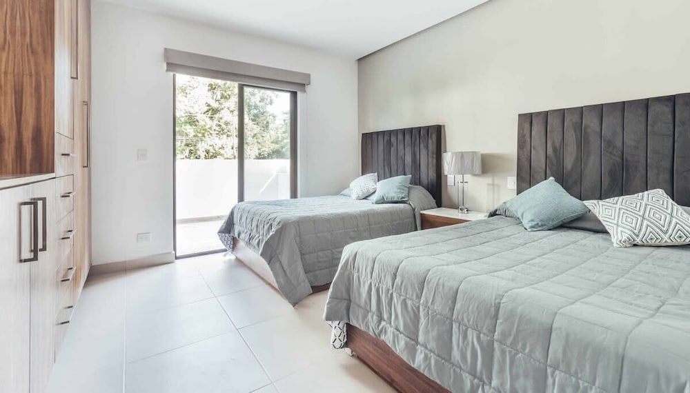Cozy 2BR House 2 min to the Beach - Pool - Terrace