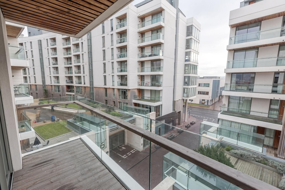 Dream Apartments - Titanic Arc