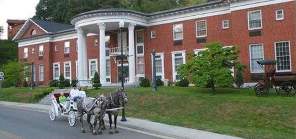 MacArthur Inn