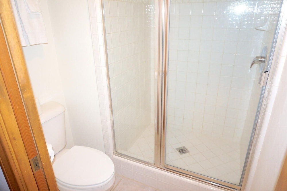 Beautiful Remodeled 2-bedroom Condo view 2