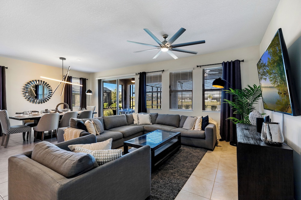 Solterra- LakeView - Private Pool & Spa