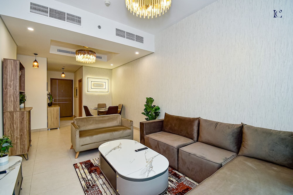 Stylish 1BR with Skyline View - THE BAY — hotel room