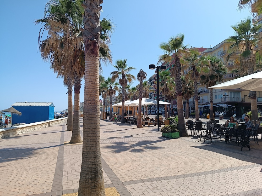 Amazing & Renovated 2-bedroom Flat in Fuengirola