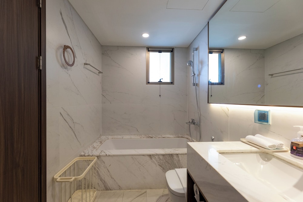 Midtown Premium Apartments