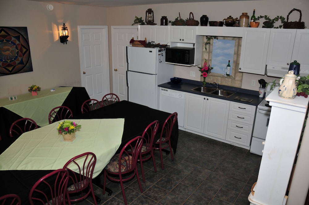 Golden Pathways Retreat and B&B