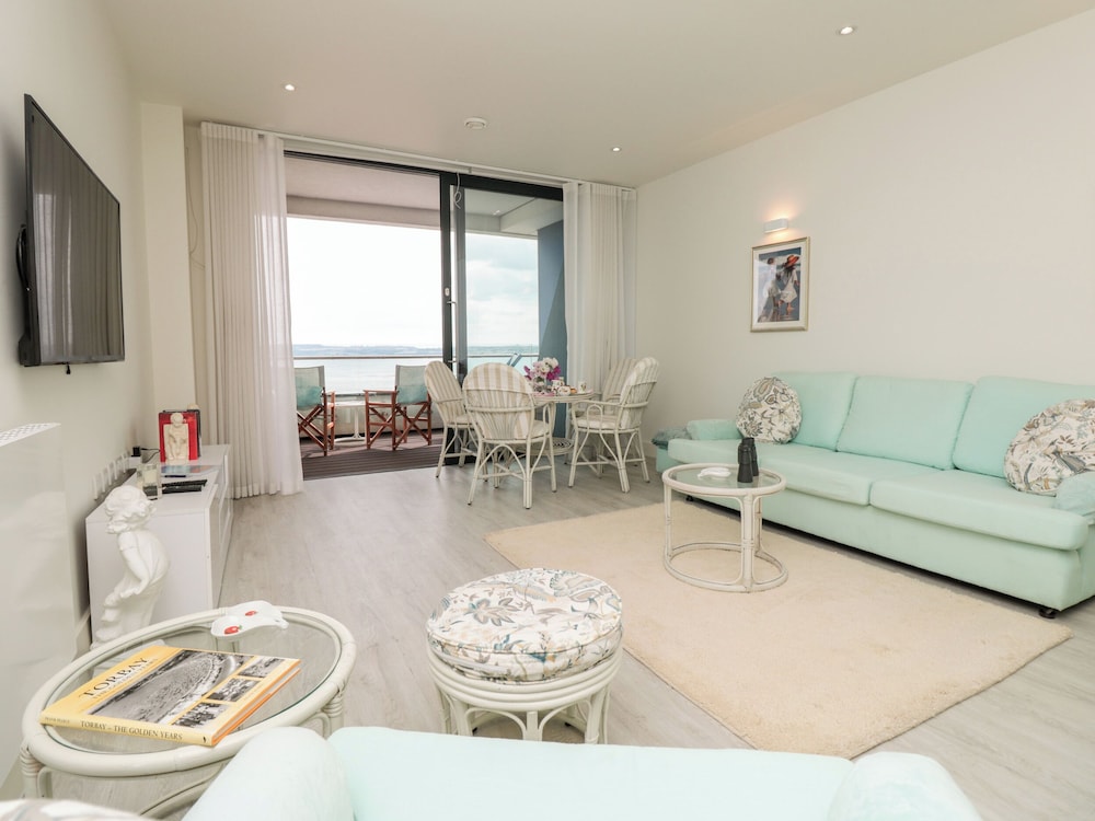 Apartment 20 Summer Place