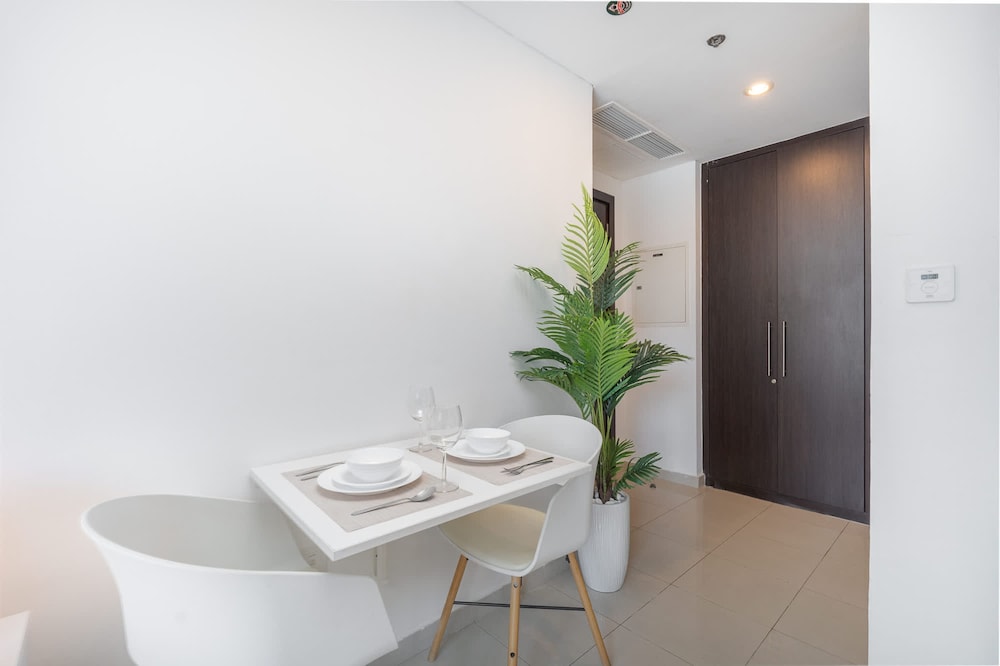 Chic Marina-view Studio in Bay Central Marina