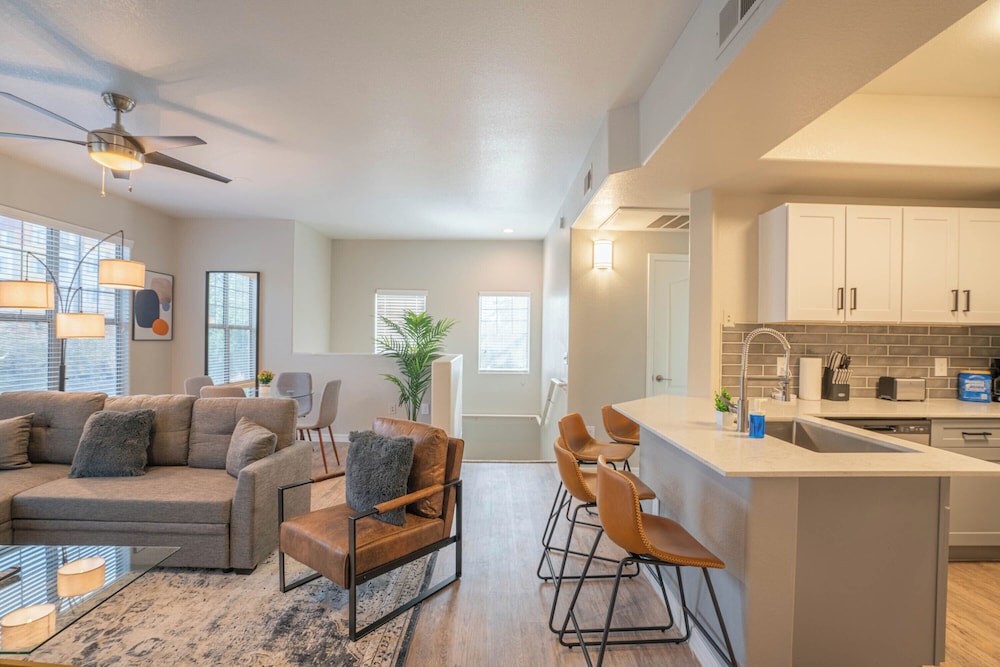 ROVE LIVING/KB - Lex on Central