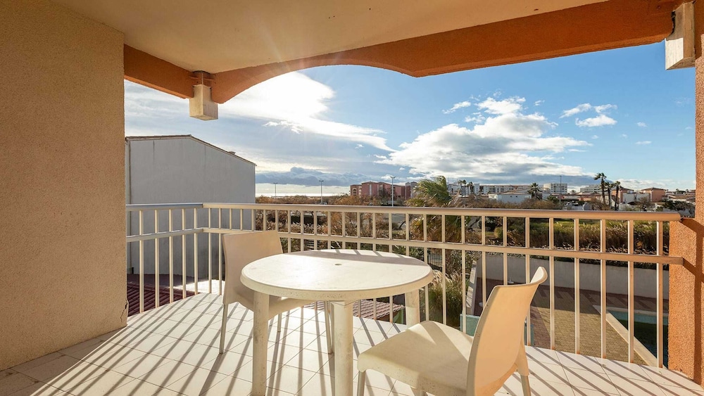Apartment With Pool Access, Agde