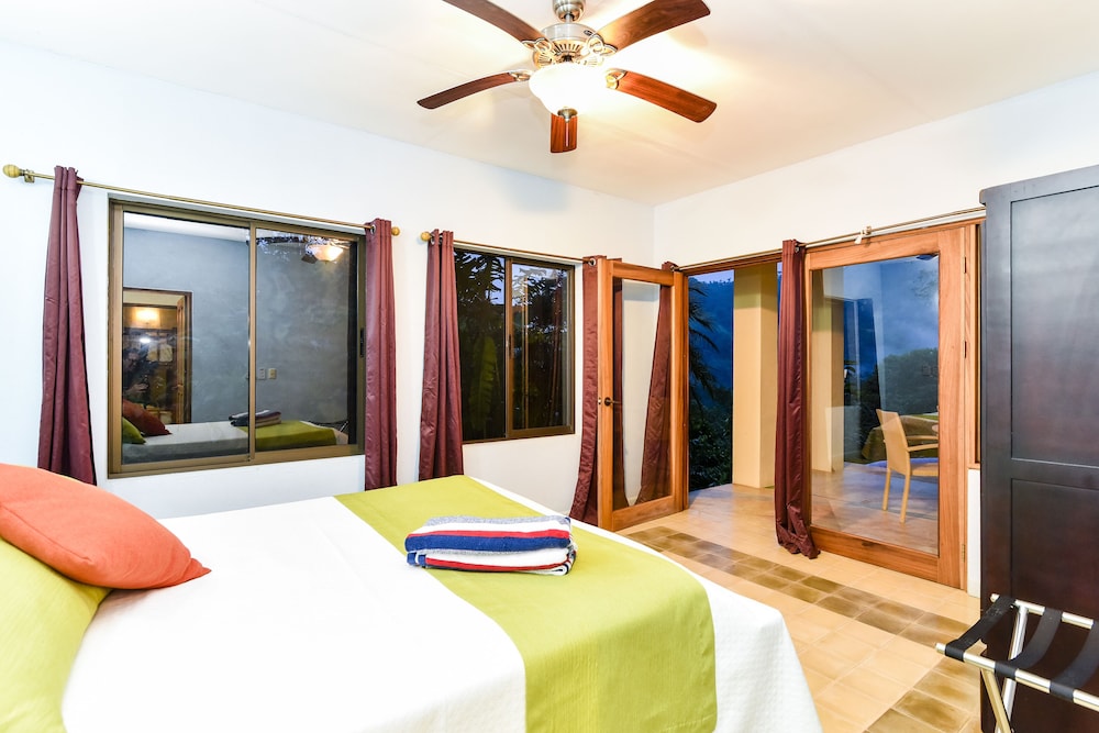 Monos Locos - Portasol Vacation Rental