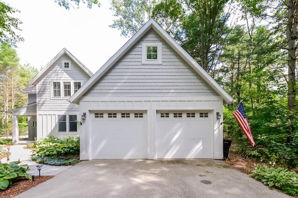 Lake Trail Treehouse
