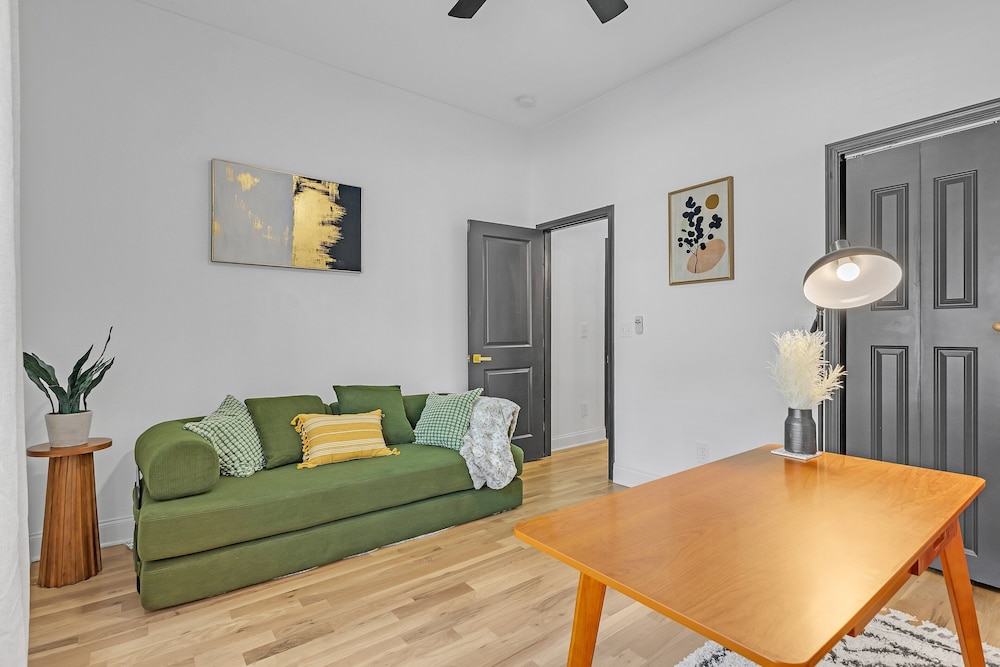Stylish Bungalow Near Beltline & Breweries 4 Bedroom Bungalow