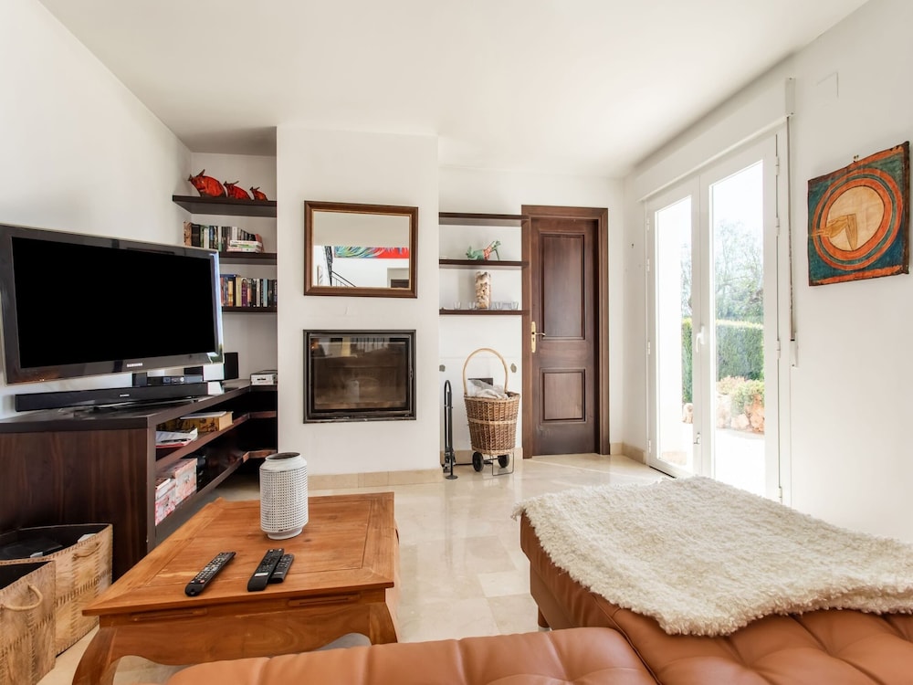 Villa in Granada With Sea Views & Pool