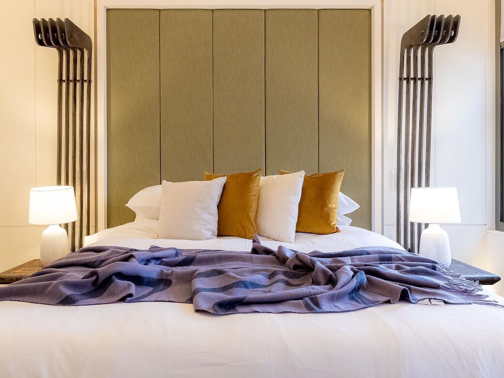 Five Bedroom Near Camden Arts Centre by Bevilla