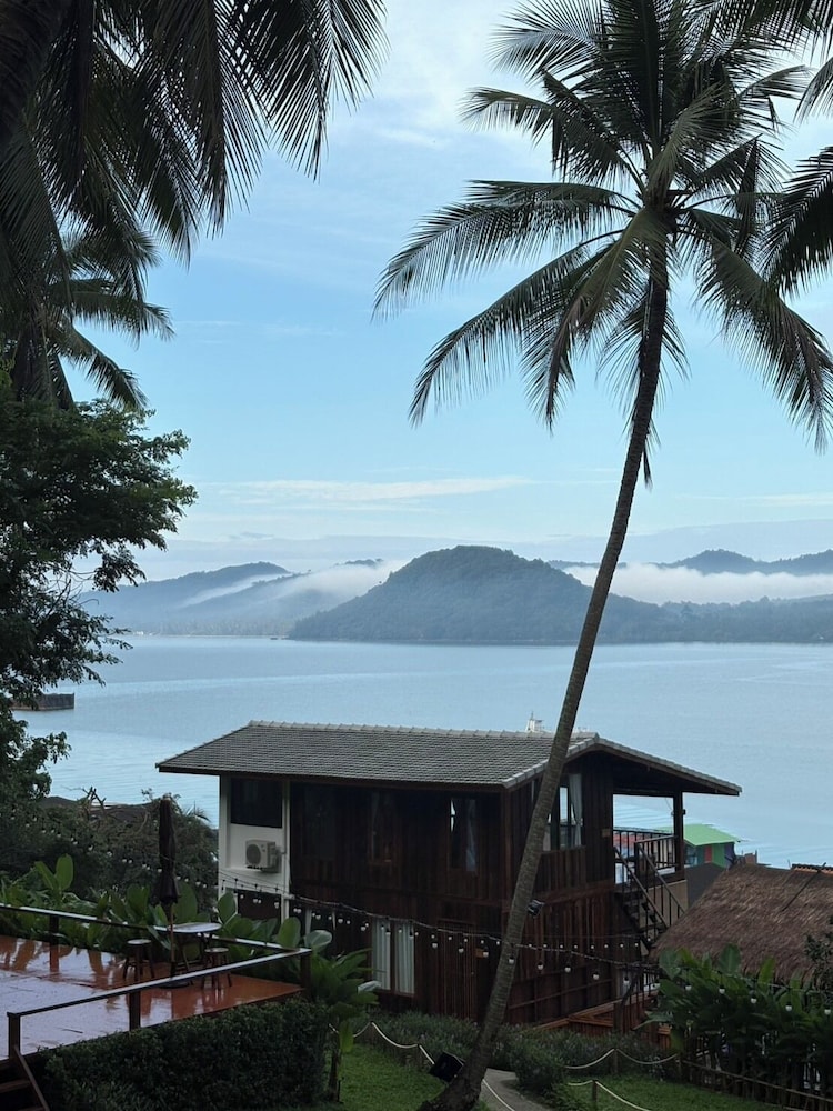 Baan Lhong View Lay