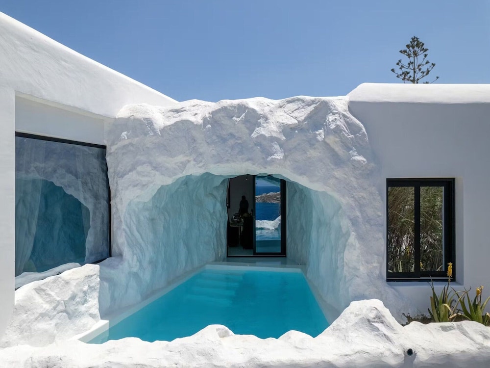 Soothing Holiday Home With Outdoor hot tub