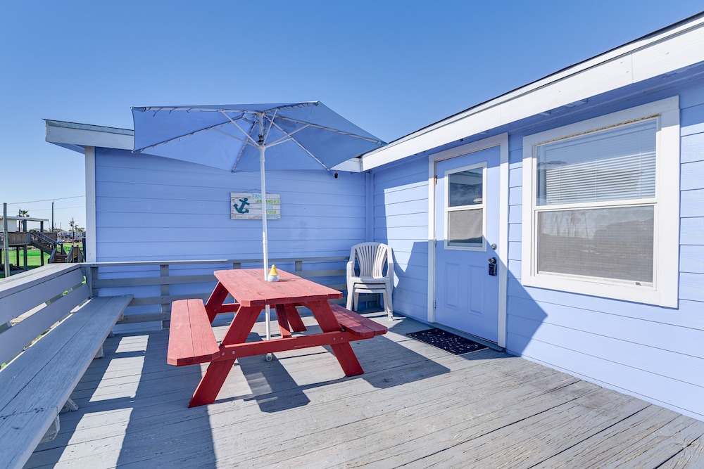 1 Mi to Surfside Beach: Bbq-ready Home in Freeport view 4