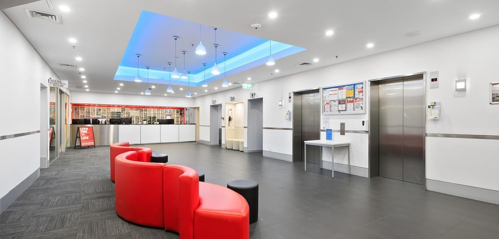 Brisbane Apt Near Dining, Shops and River Walks