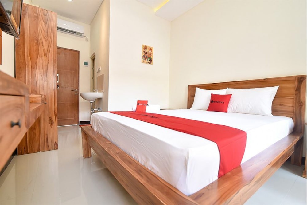 RedDoorz near Gatsu Barat Denpasar