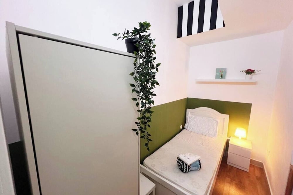 Bachelor Partition Room in Barsha Height