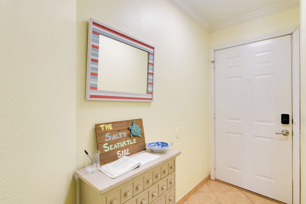 Walk to Galveston Beach: Resort Condo w/ Perks!