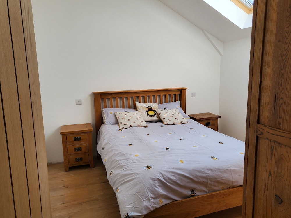 3 Bedroom Cottage - Hot Tub, Garden, Parking view 4