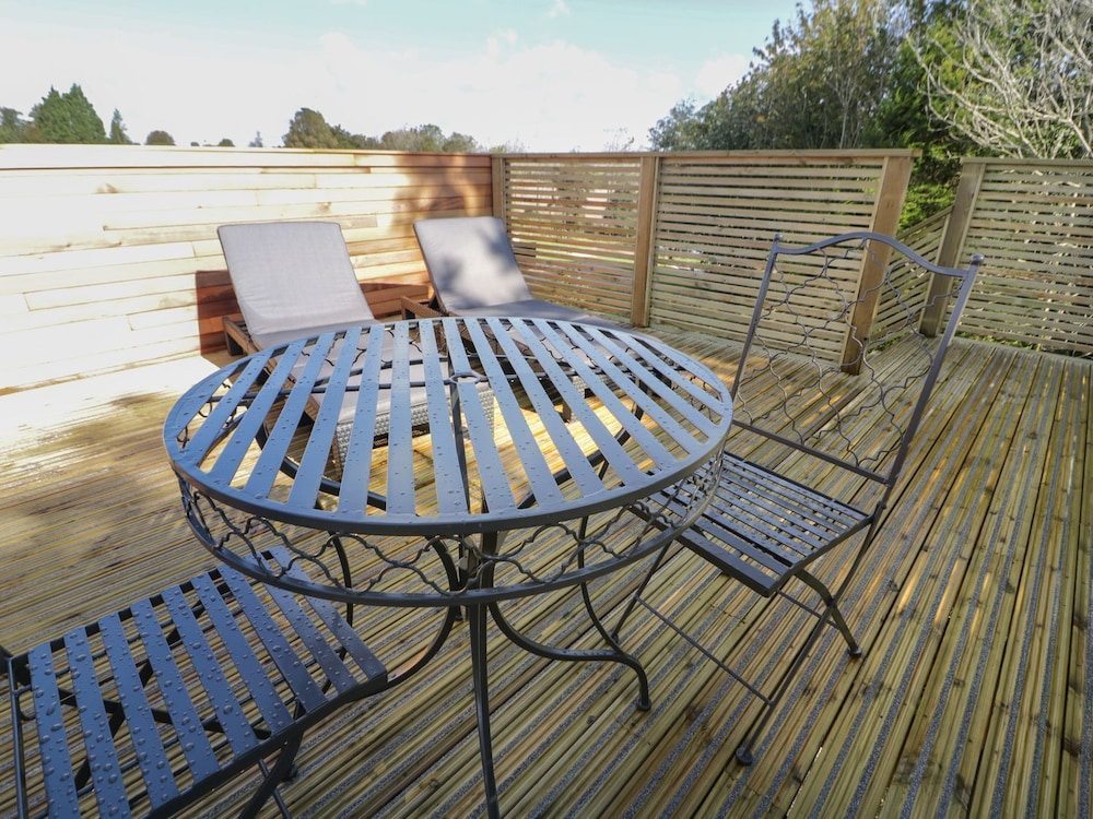 9 Meadow Retreat