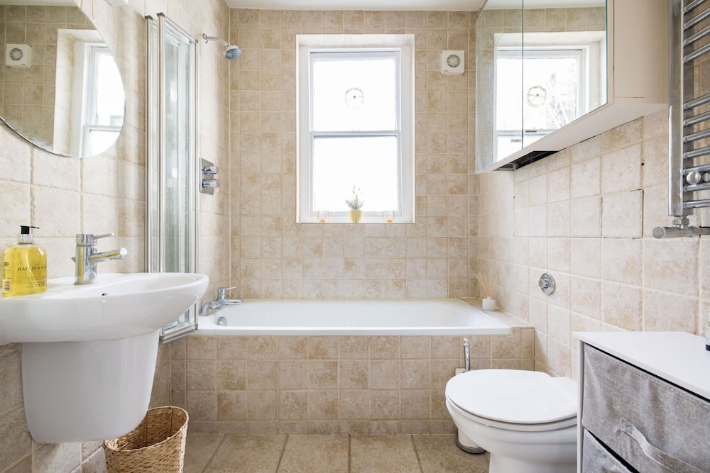 Contemporary Apartment in Central Bloomsbury