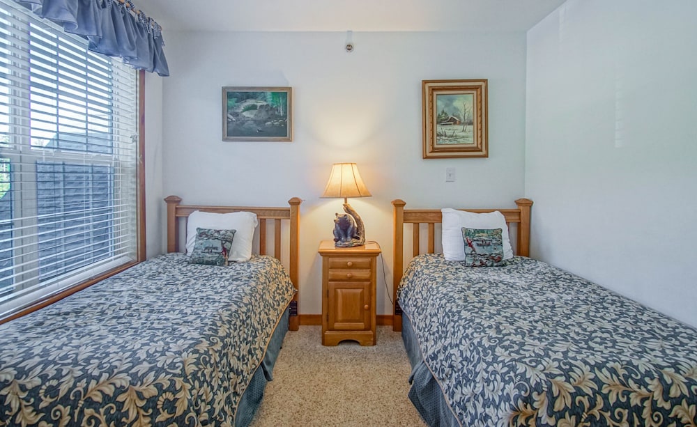 Camp 4 #2: 2 Bedrooms, 2.5 Baths: Slope Side, Gas Fireplace
