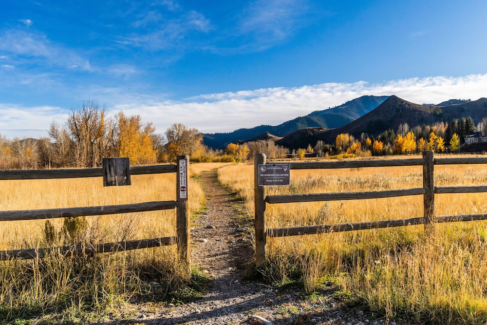 Ketchum Vacations - Bright Ketchum Retreat w/ Views  Private Hot Tub! - Property Image 3