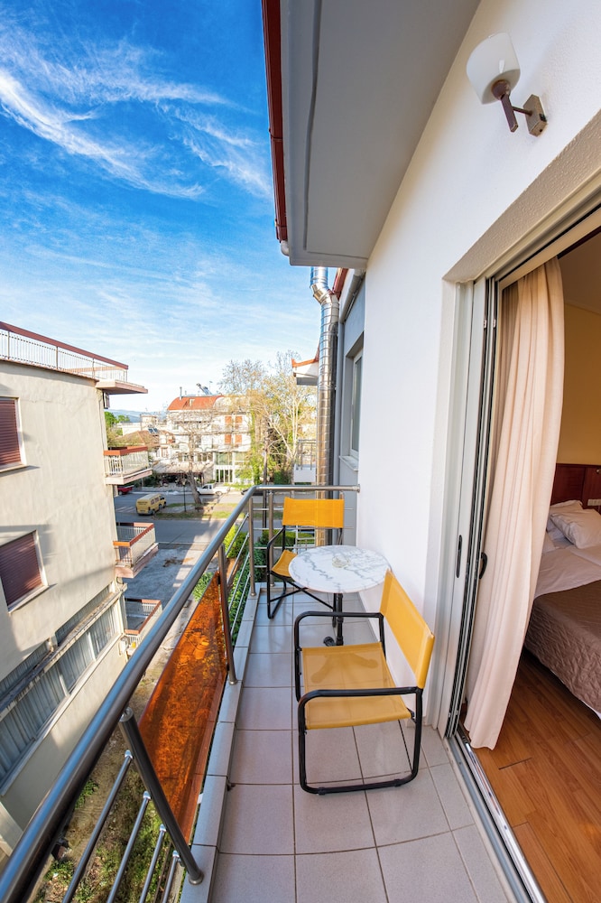 HOTEL ENA