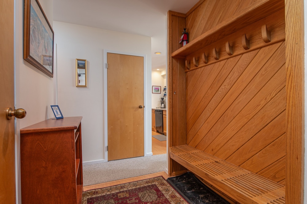 100 Snow Creek 2 Bedroom Condo
