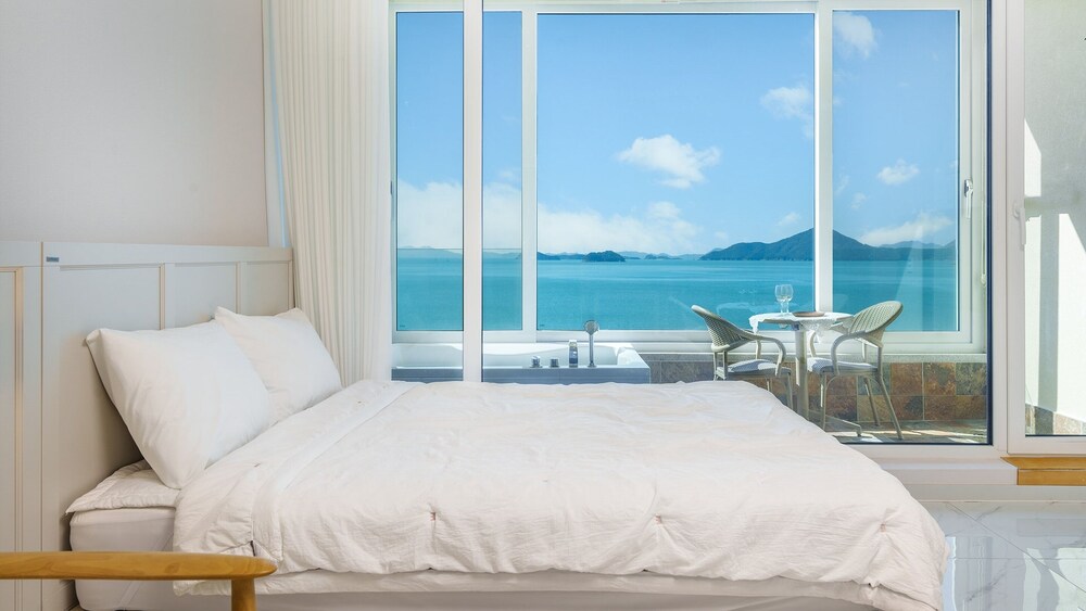 Yeosu Stay Raonpine Spa Pension