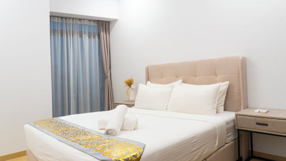 Moonway Luxury Suites At Eaton Residence