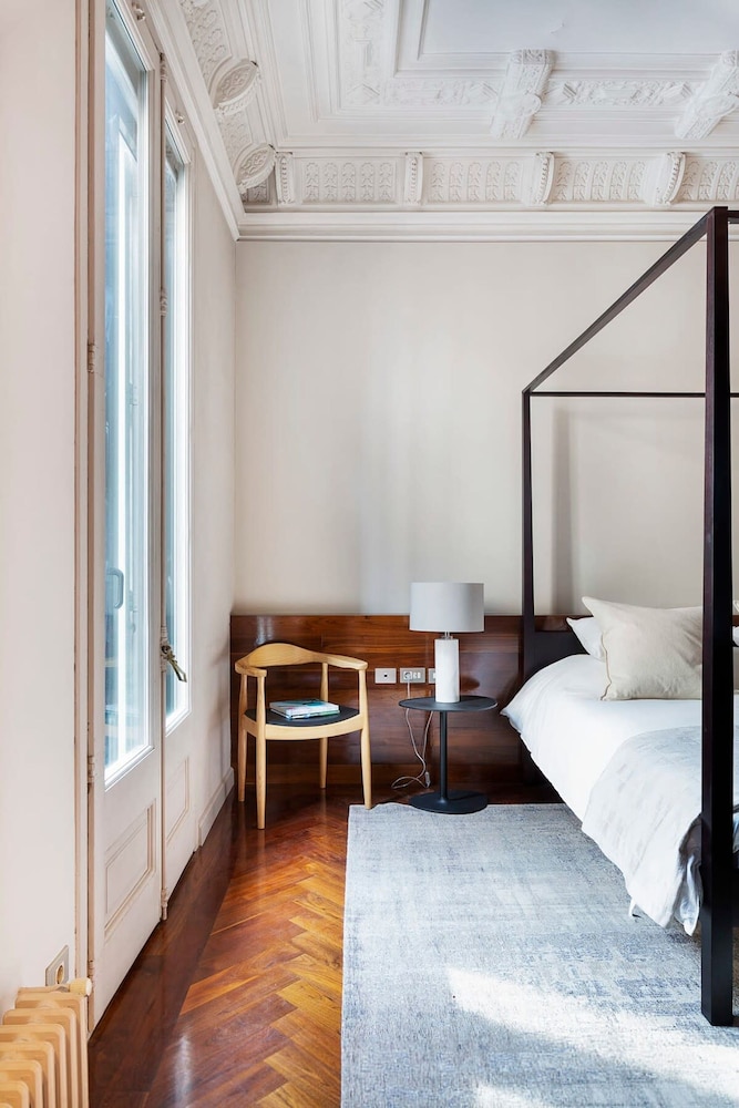 Artist Modernist 3-br Gem Next to Paseo de Gracia