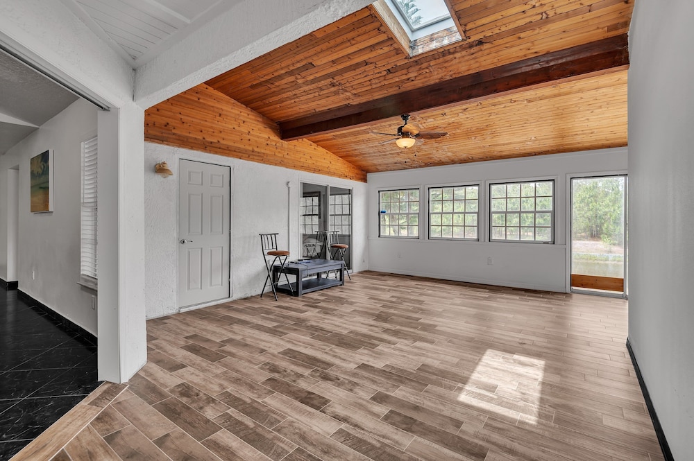 Relaxing Family Retreat In The Heart Of Sebastian 3 Bedroom Home