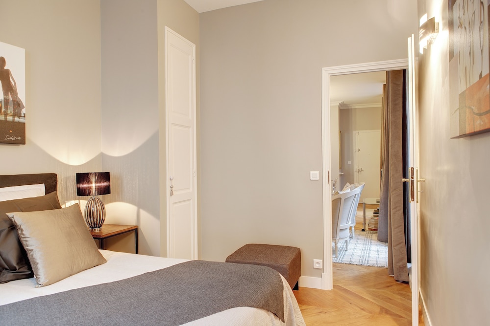 Paris Blanc Manteau Residence