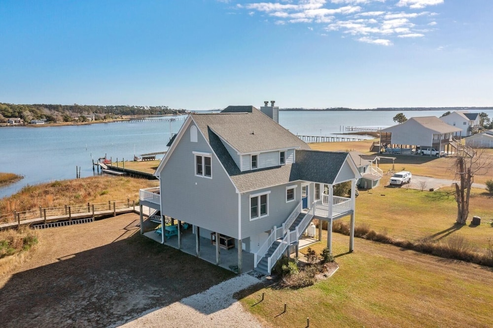 Downeast Retreat 4 Bedroom Home by RedAwning