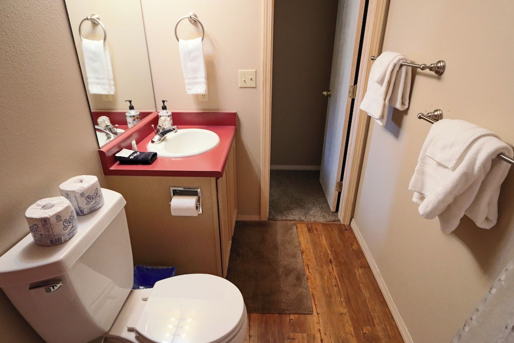 Quiet Cozy Fraser Getaway for 7!