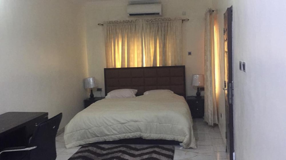 Stunning 2-bed Apartment in Lagos view 4