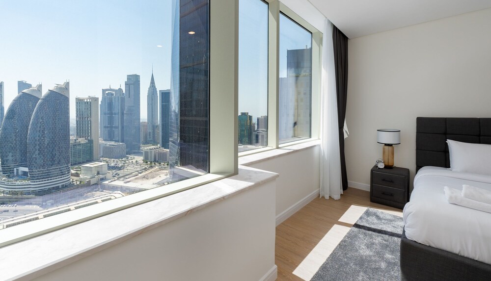 Pristine Difc 2BR w Pool Gym