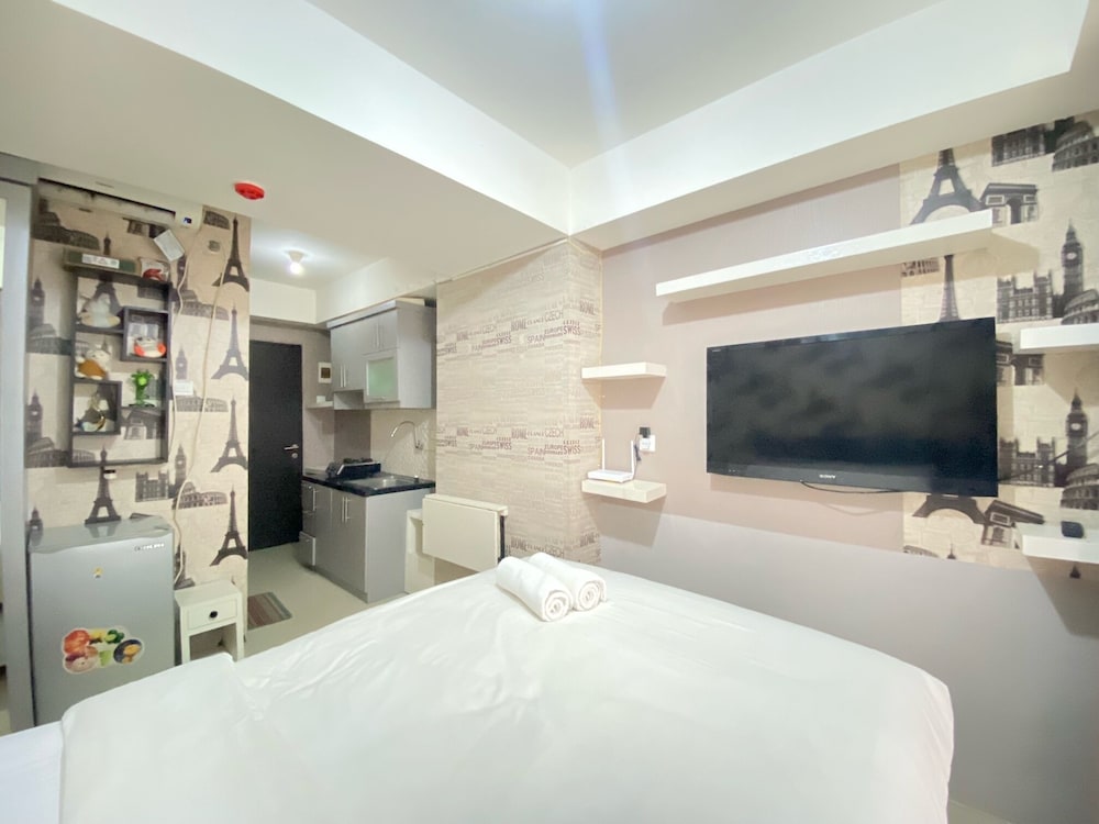 Homey Studio Furnished At Grand Asia Afrika Apartment view 5