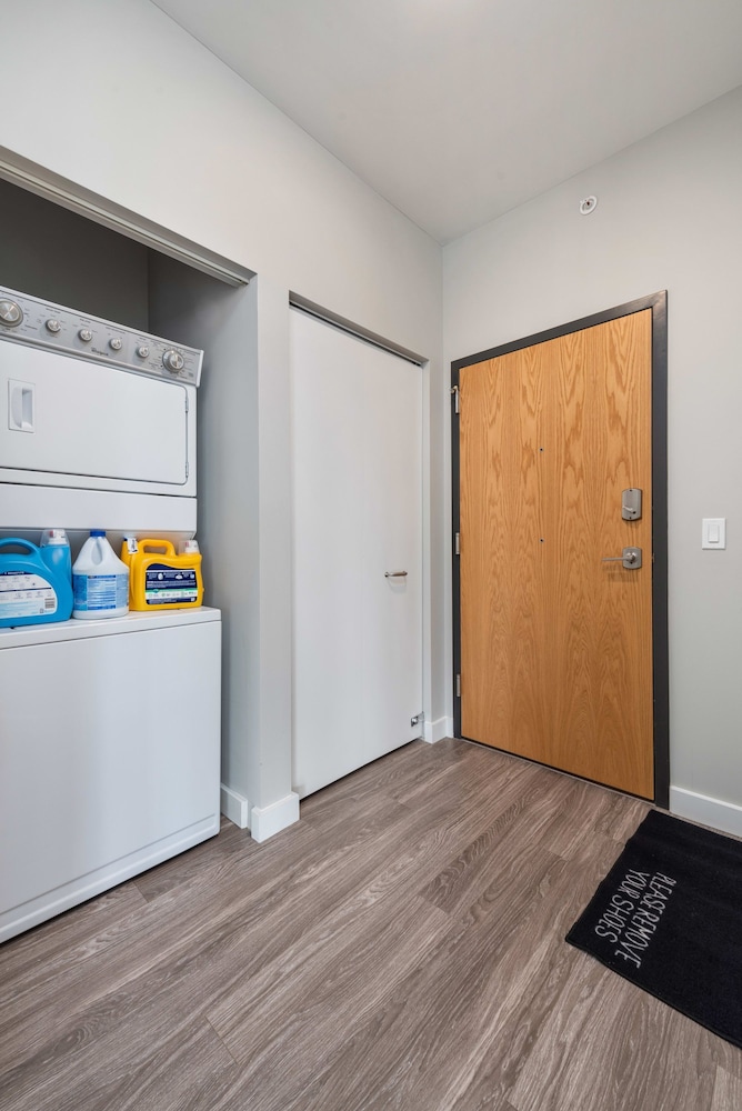 River North 2BR High Ceilings Comfort