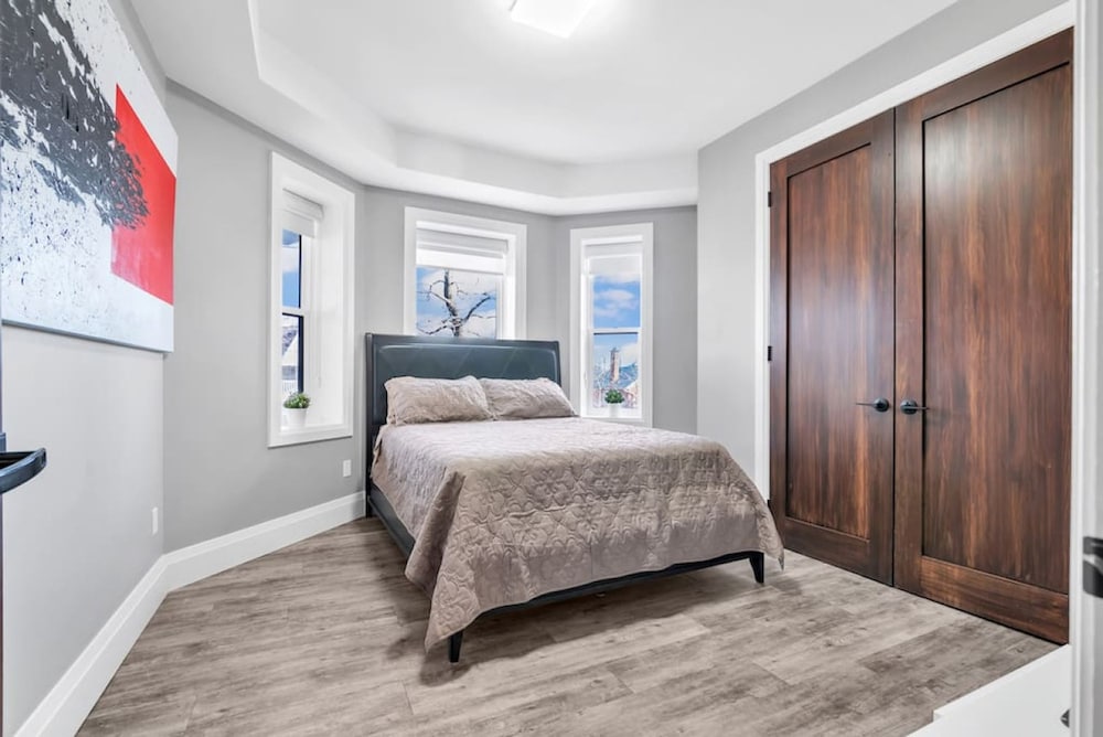 Tranquil 2BR Triplex in the Heart of Shelburne