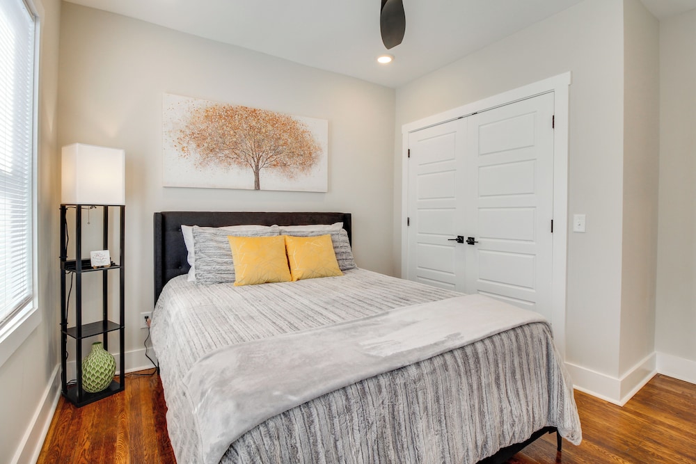 Private Balcony: Spacious, Updated Savannah Apt!