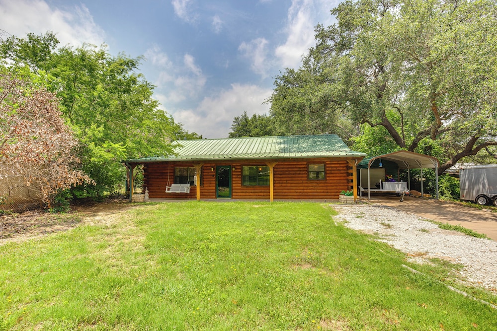 Granbury Home w/ Waterfront Deck: 5 Mi to Downtown view 4