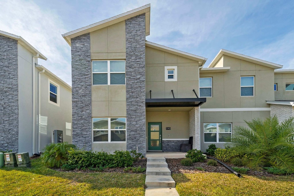 Spacious 5BR Home With Pool Near Top Attractions