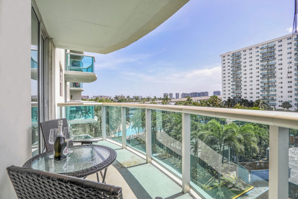 Hotel Amazing Condo 3 min to the Beach - Image 1