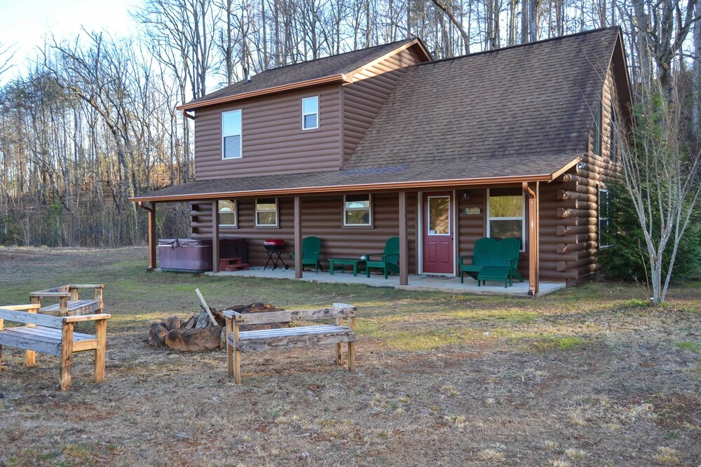 Cozy Cabin Living by Lake Chatuge w/ Covered Patio view 2